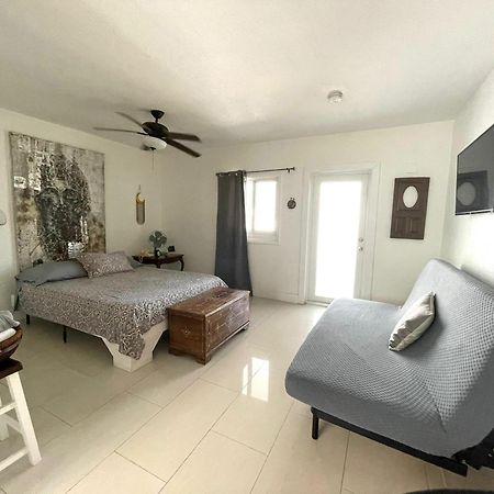 Private Studio Blocks From Coconut Grove Miami Exterior foto