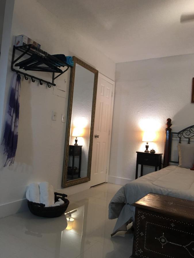 Private Studio Blocks From Coconut Grove Miami Exterior foto