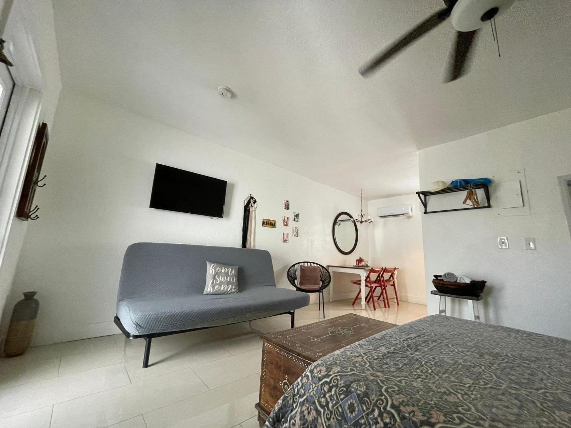 Private Studio Blocks From Coconut Grove Miami Exterior foto